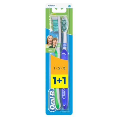 Oral-B 3 Effect Medium Manuális Fogkefe, 2 db-os